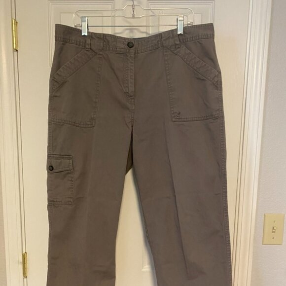 Women's Van Heusen  size 16 capris - Picture 1 of 4